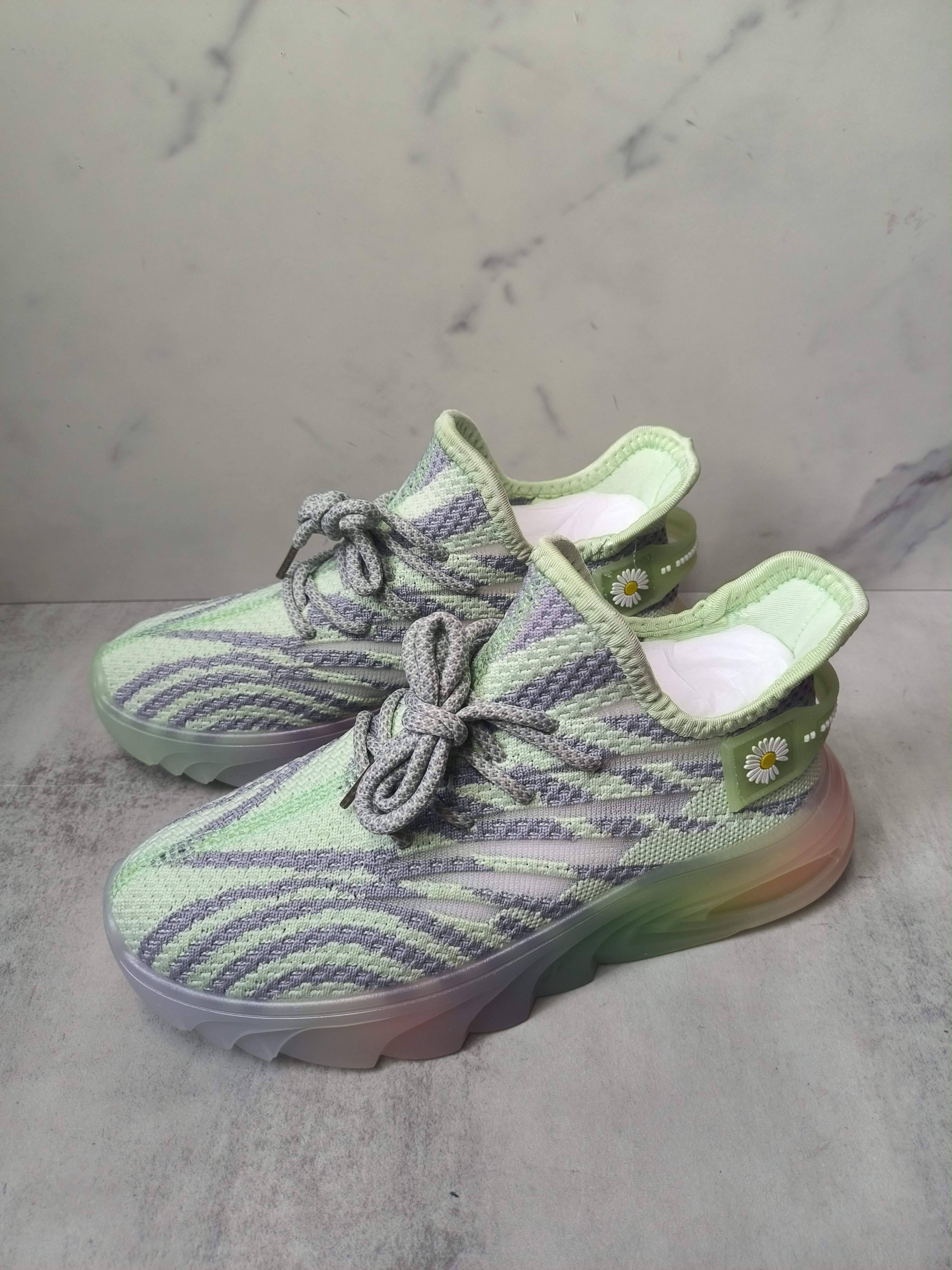 断码新款春夏彩虹运动鞋果冻底跑步鞋女椰子鞋飞织女鞋透气休闲鞋