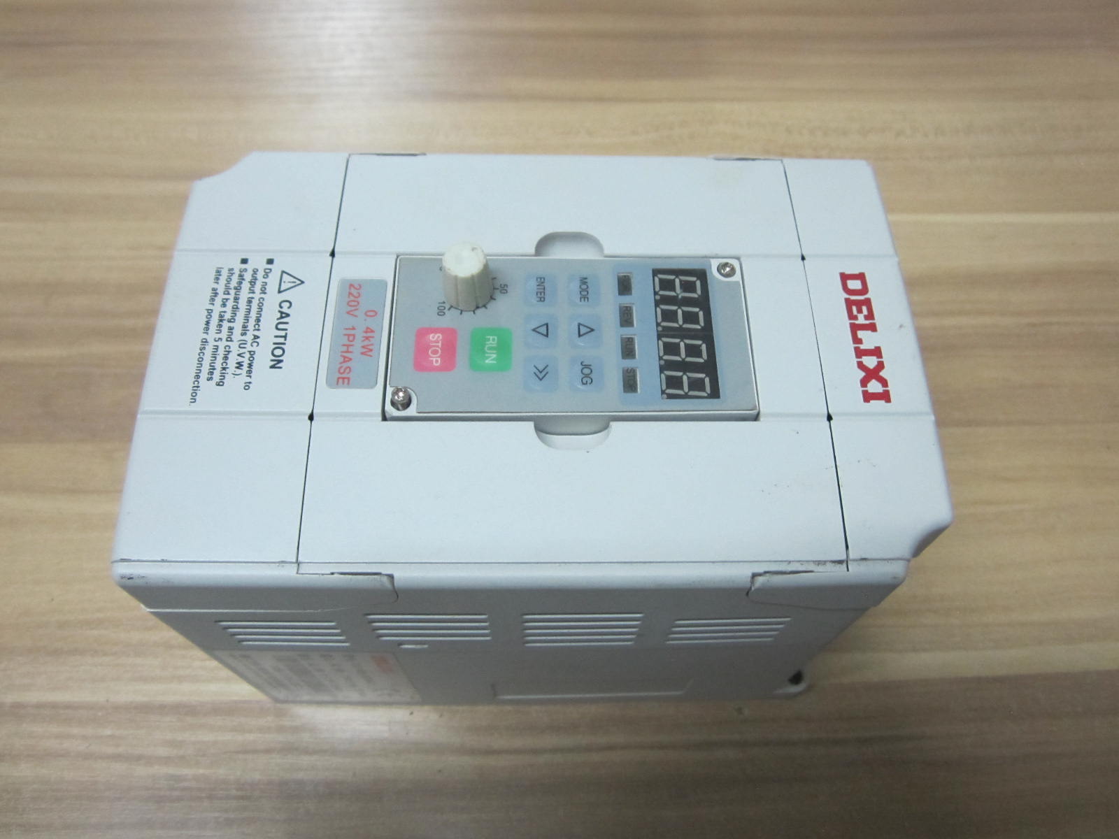CDI9100-SG0R4T2  220V 400W 0.4KW 变频器 九成新