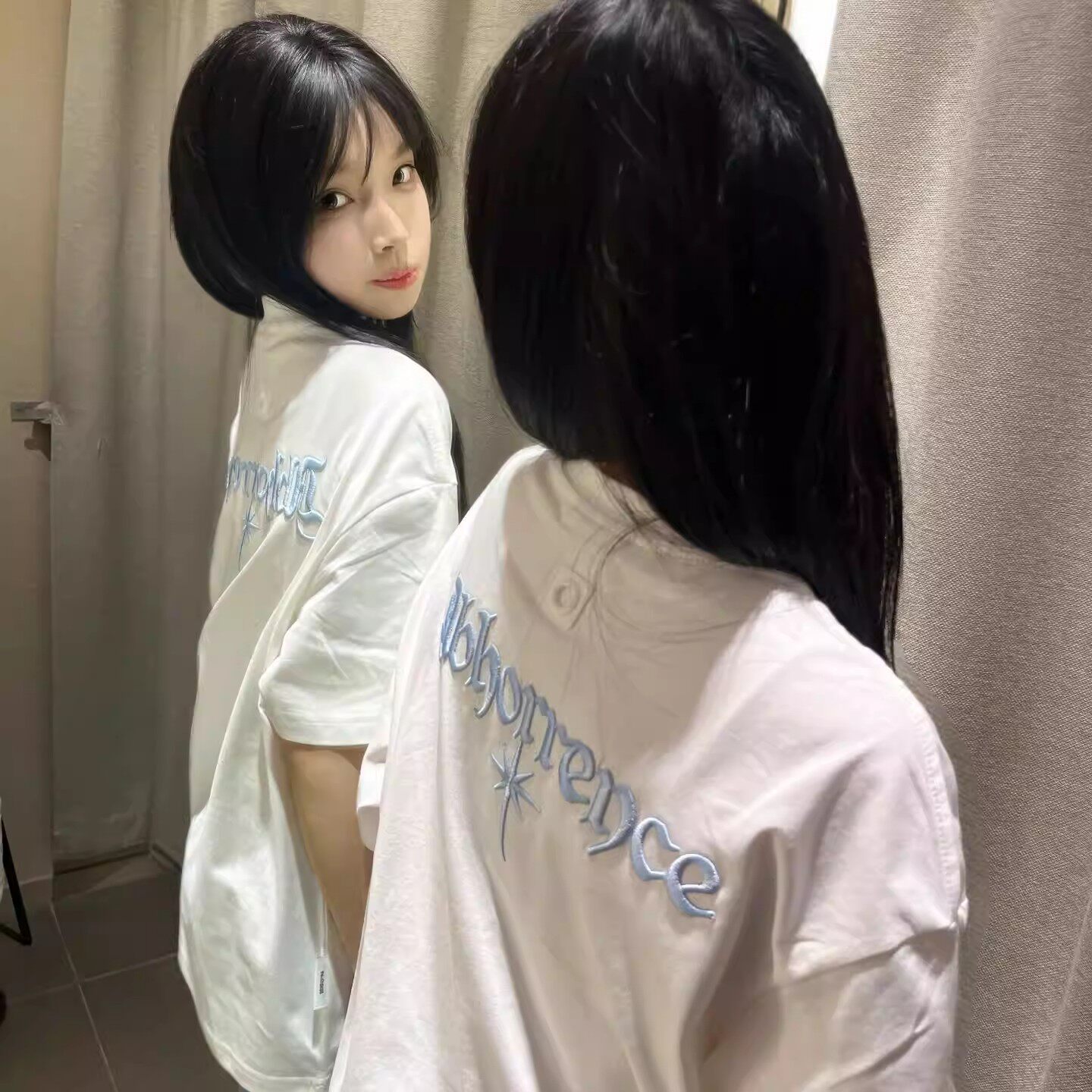 白色刺绣梵字母短袖t恤女夏季2026新款美式高街小众情侣纯棉上衣图片