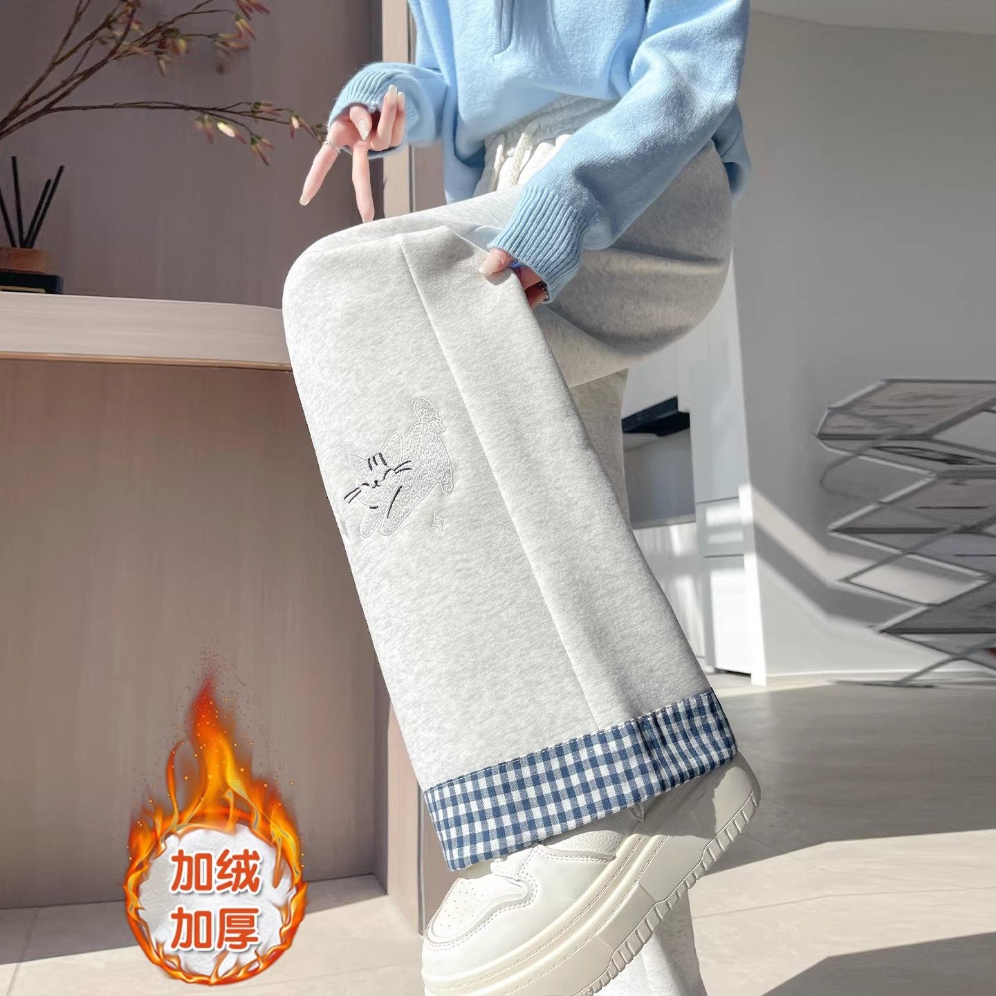 加绒加厚梧桐卫裤女2026新款秋冬可爱猫咪刺绣垂感拖地格子阔腿裤,女装/女士精品,卫裤,淘宝优惠券,粉丝福利购,淘宝优惠卷