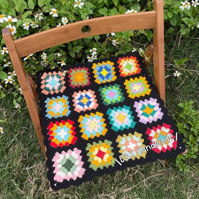 手工钩织田园风祖母格坐垫成品