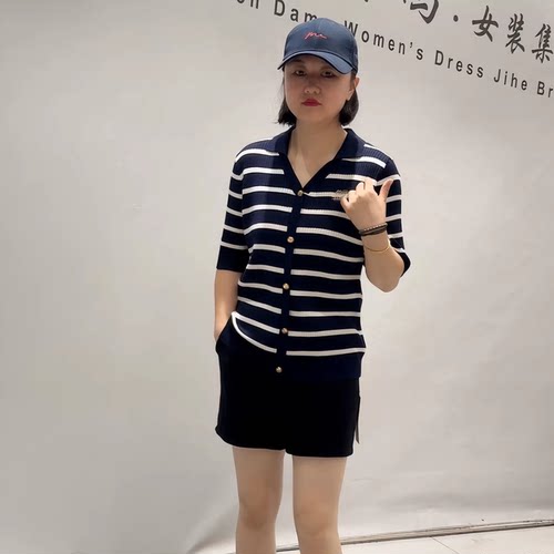 女权贵族初秋新款大码条纹针织衫