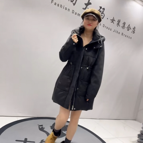 芮娜依莲冬季中长款连帽羽绒服女