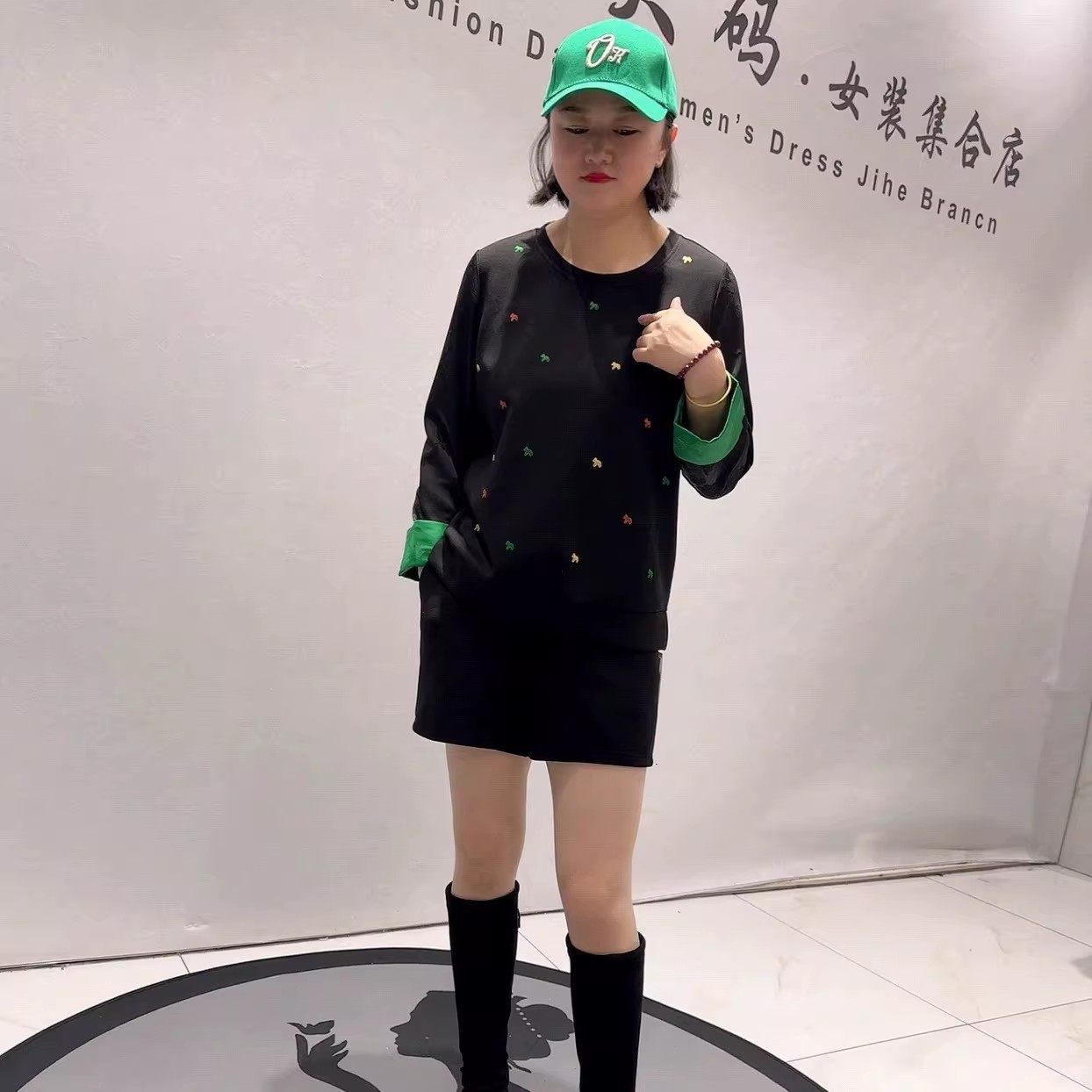 1609女权贵族年货春款欧货国风卫衣衫加大码女装胖妹妹百搭衫上衣,女装/女士精品,常规大码外套,淘宝优惠券,粉丝福利购,淘宝优惠卷