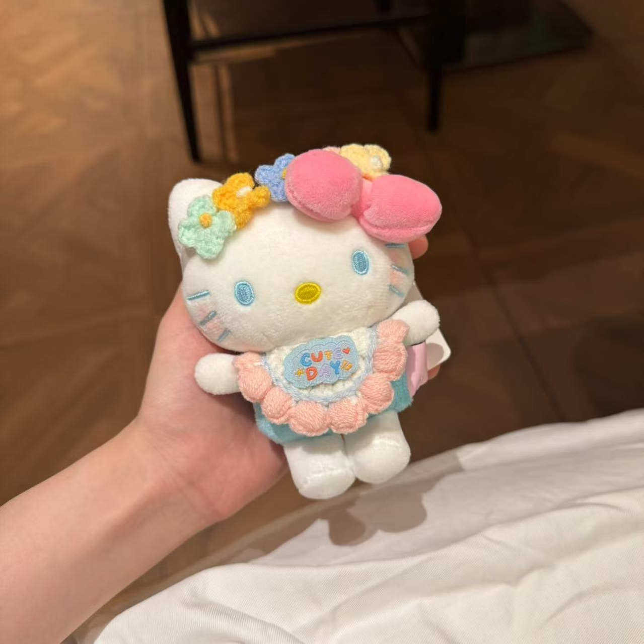 正版hellokitty包包挂件可爱凯蒂猫包挂饰汽车钥匙扣挂件毛绒玩偶