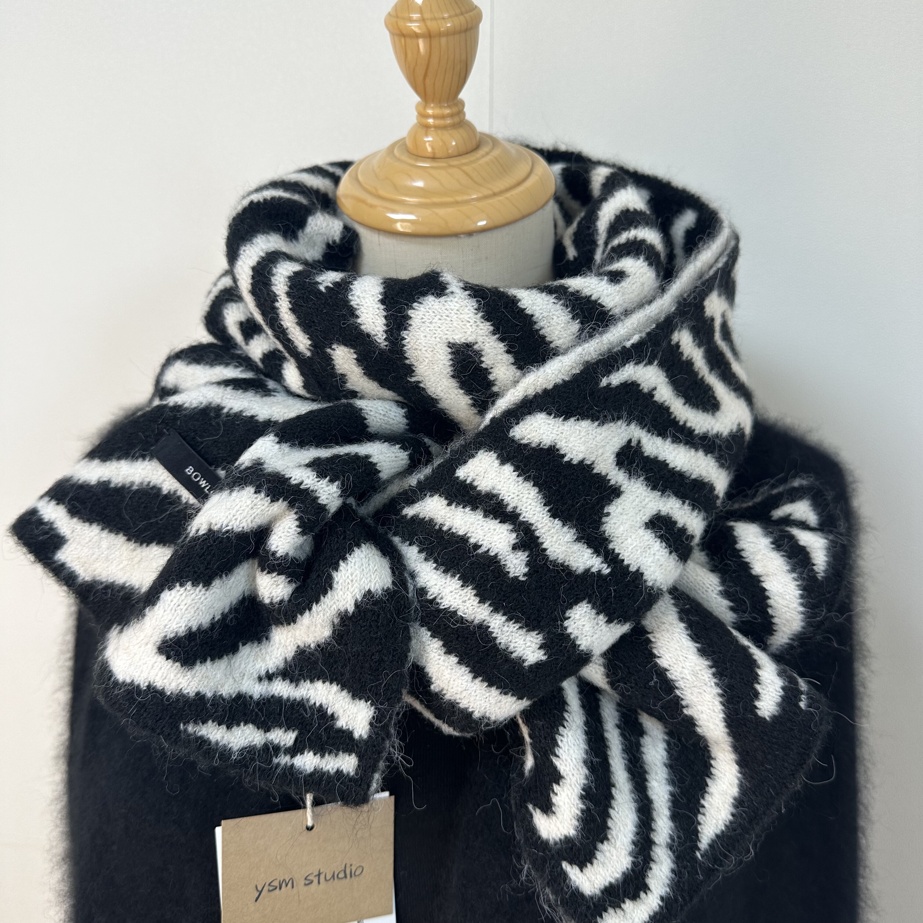 韩版黑白斑马纹围巾秋冬保暖百搭高级感针织加厚黑白条纹围脖披肩