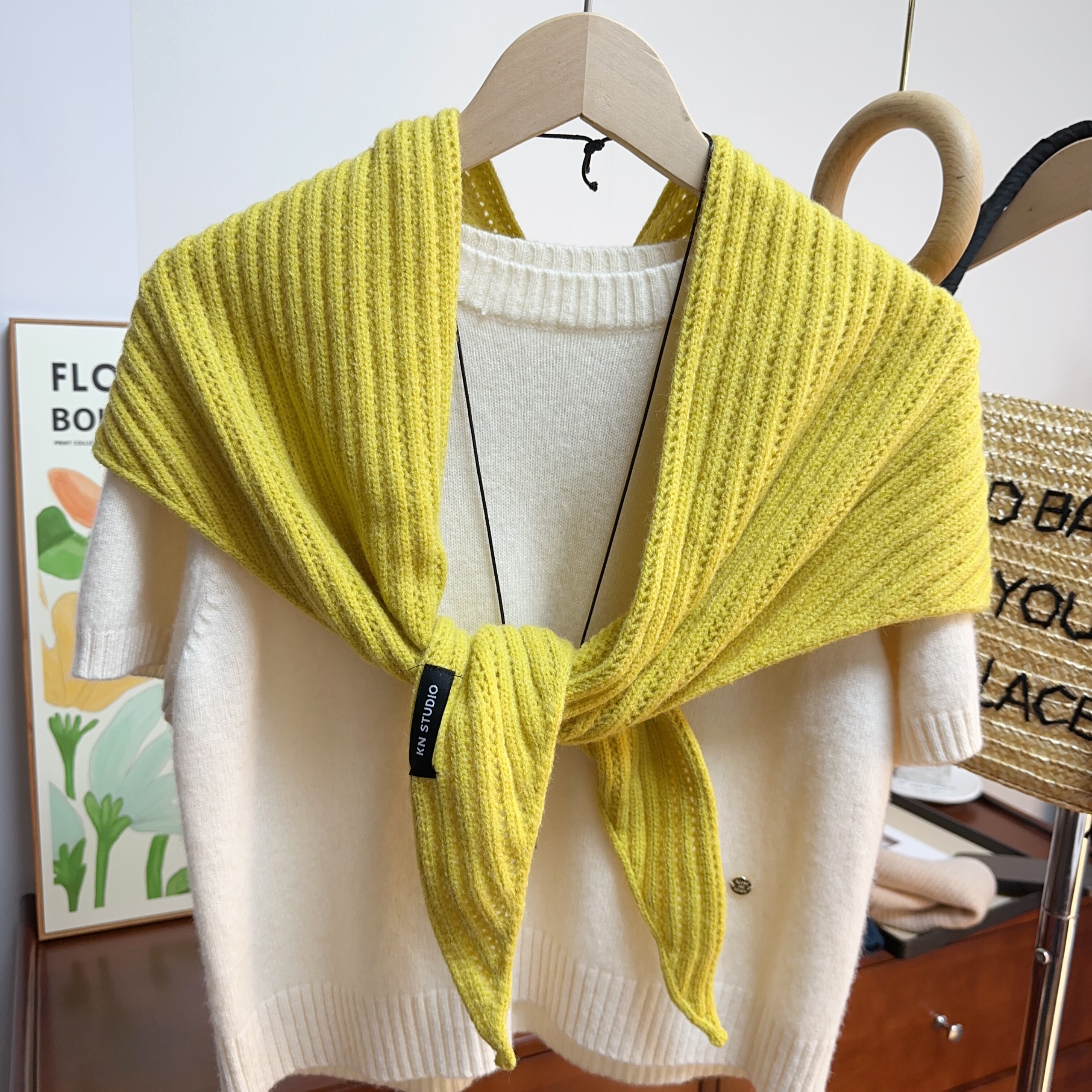 亮黄色显白镂空针织三角巾！韩系秋冬百搭纯色外搭保暖披肩围脖