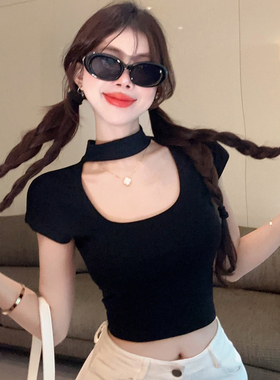 黑色挂脖大方领修身短袖T恤女秋露锁骨辣妹露脐包肩袖短款小上衣