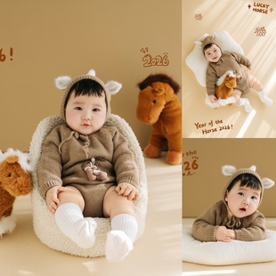 2026马年新款摄影服装针织百天周岁拍照服装小马道具纪实风道具