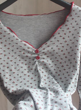 2026春季新款V领长袖T恤女显瘦小碎花大码小衫外穿居家木耳边内搭