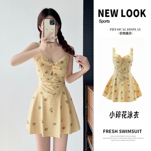 ins泳衣女保守显瘦遮肚高级感聚拢泳装 韩版 2026温泉连体裙式 新款