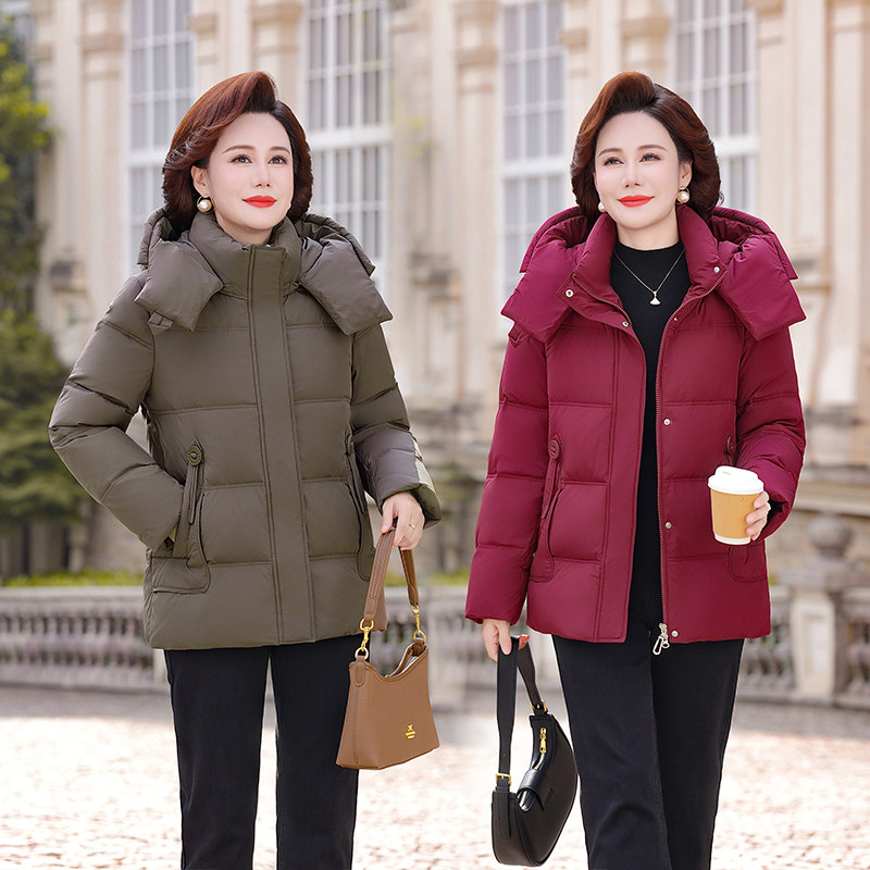 中老年女羽绒服短款2025年新款妈妈装加厚保暖洋气白鸭绒冬装外套