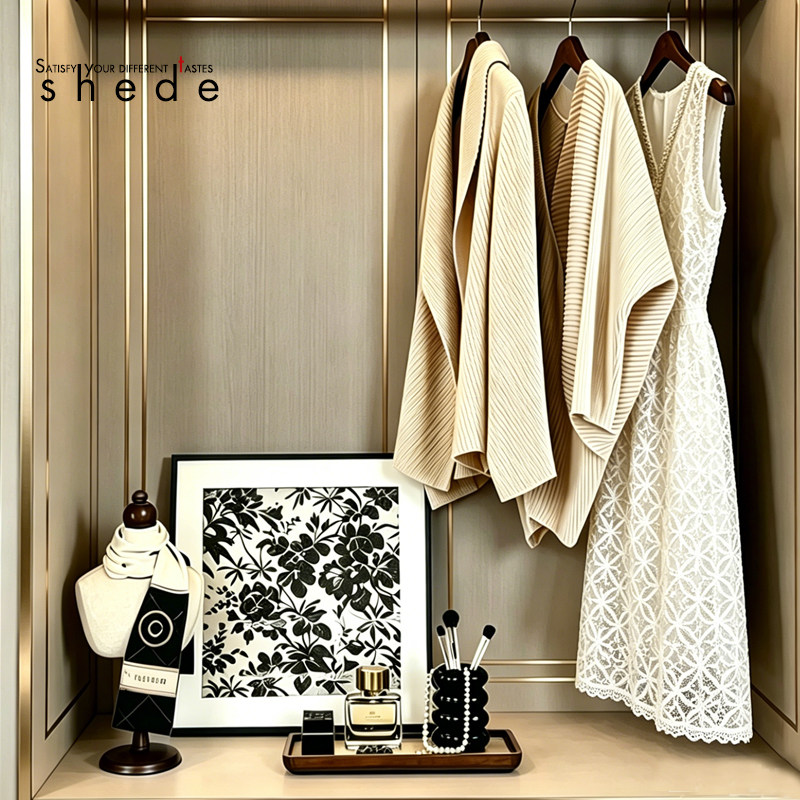 小香风样板房衣服摆件衣帽间饰品