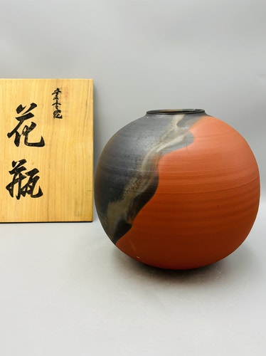 B423，日本回流 朱泥流釉大圆球花器 带原盒｜红黑窑变