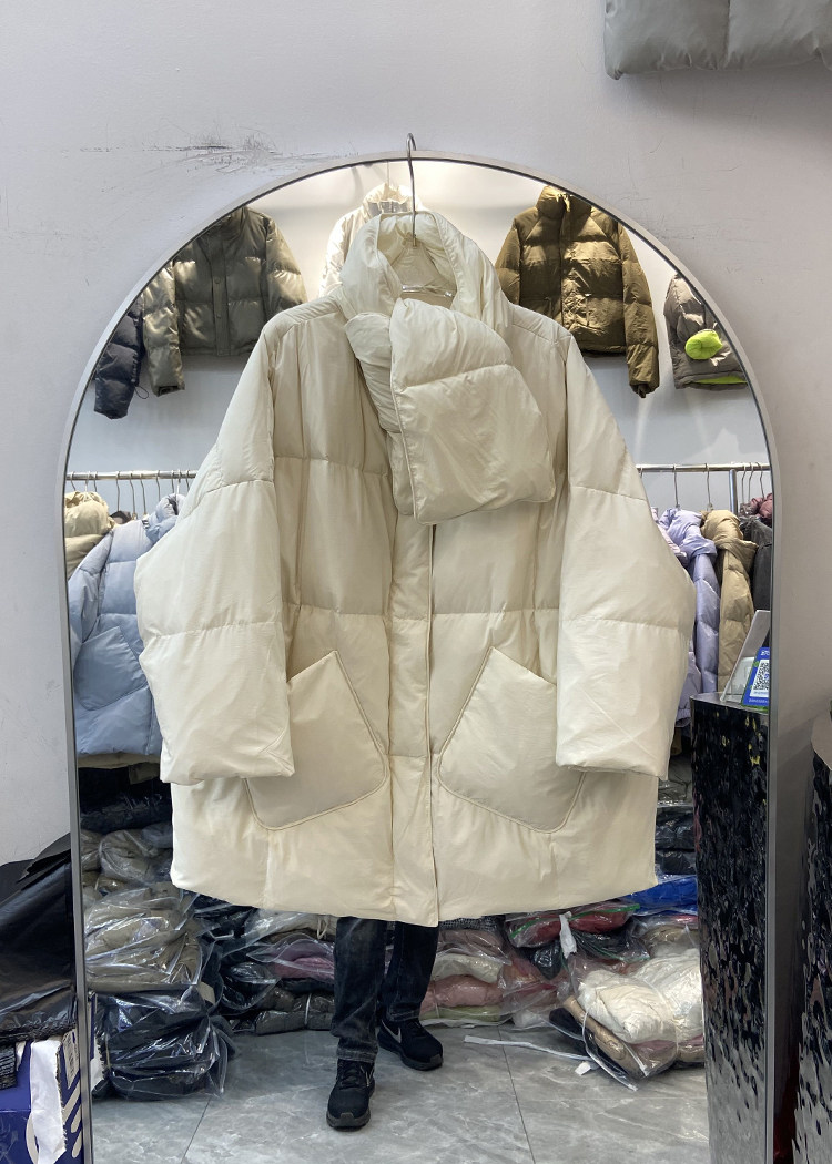 宽松圆领中长款圆领加厚羽绒服