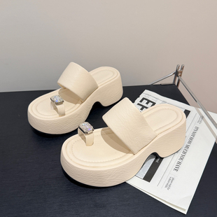 7cm松糕厚底拖鞋 夏外穿百搭小个子增高水钻夹脚人字拖 女2026新款