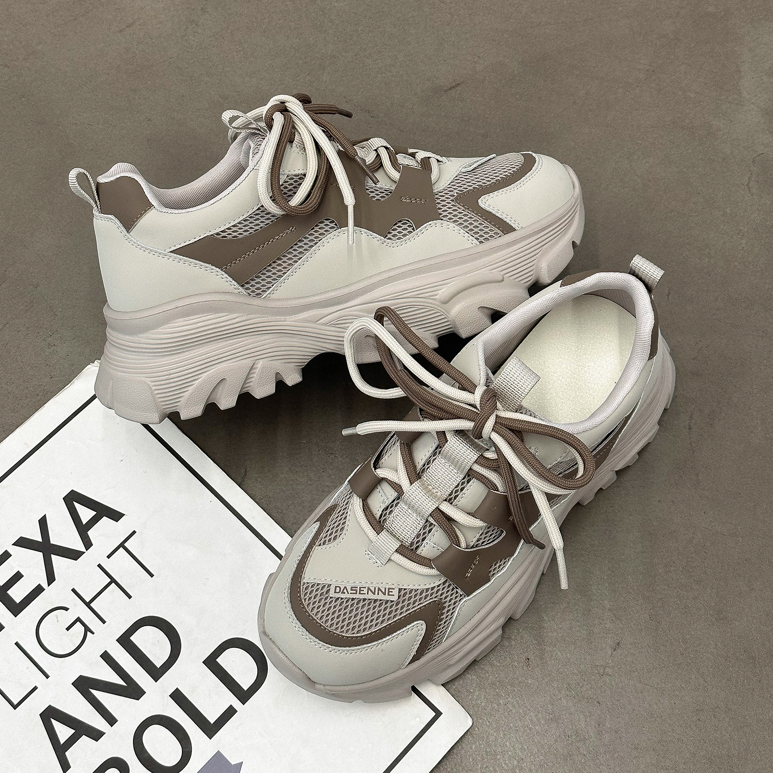 轻便软底网面透气跑步运动休闲鞋