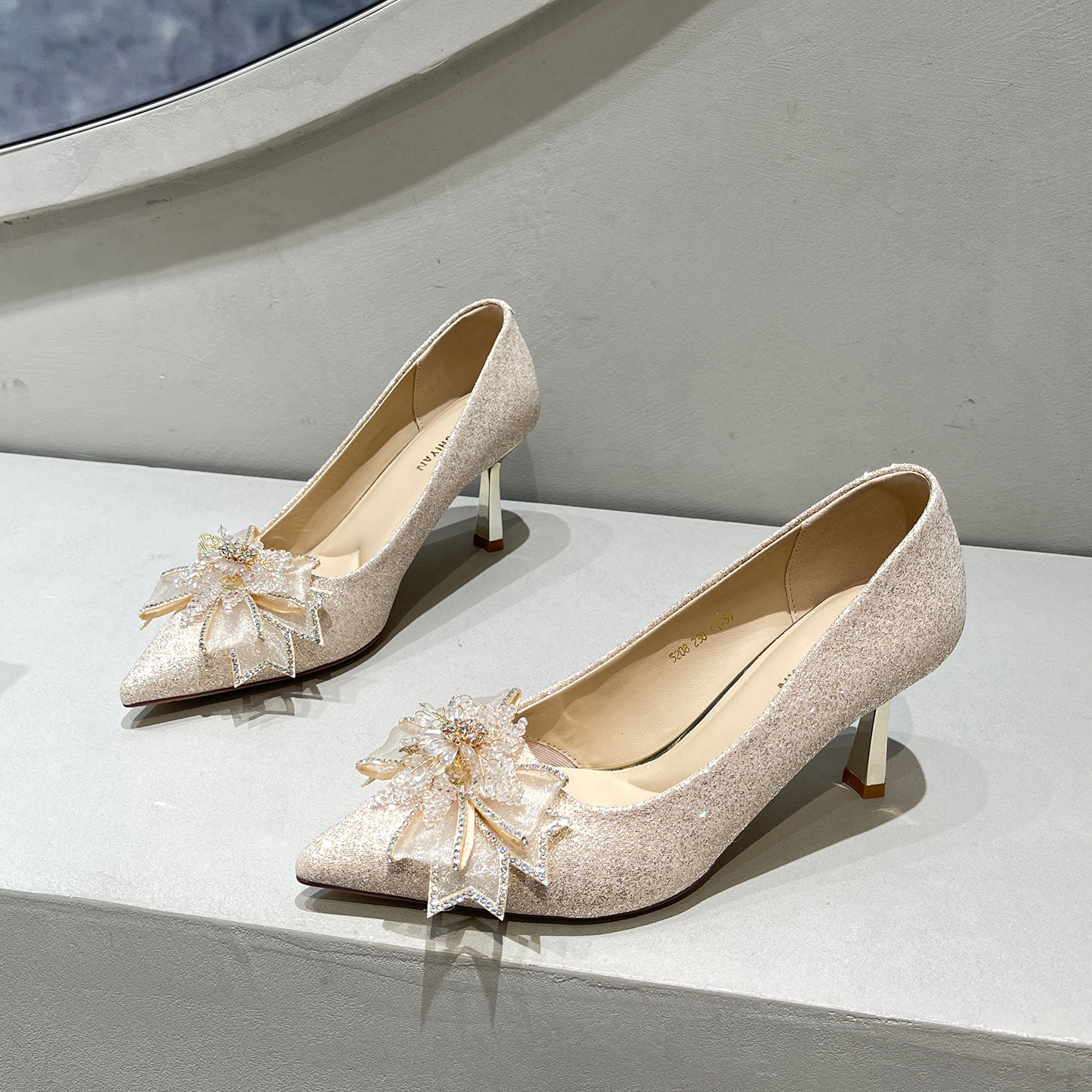 仙女风法式尖头高跟单鞋女2026新款配裙子细跟气质水钻高级感婚鞋,女鞋,浅口单鞋,淘宝优惠券,粉丝福利购,淘宝优惠卷