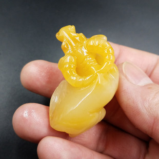 实物拍照 天然玉石a货黄龙玉牛挂件 米黄色玉石牛吊坠玉牛
