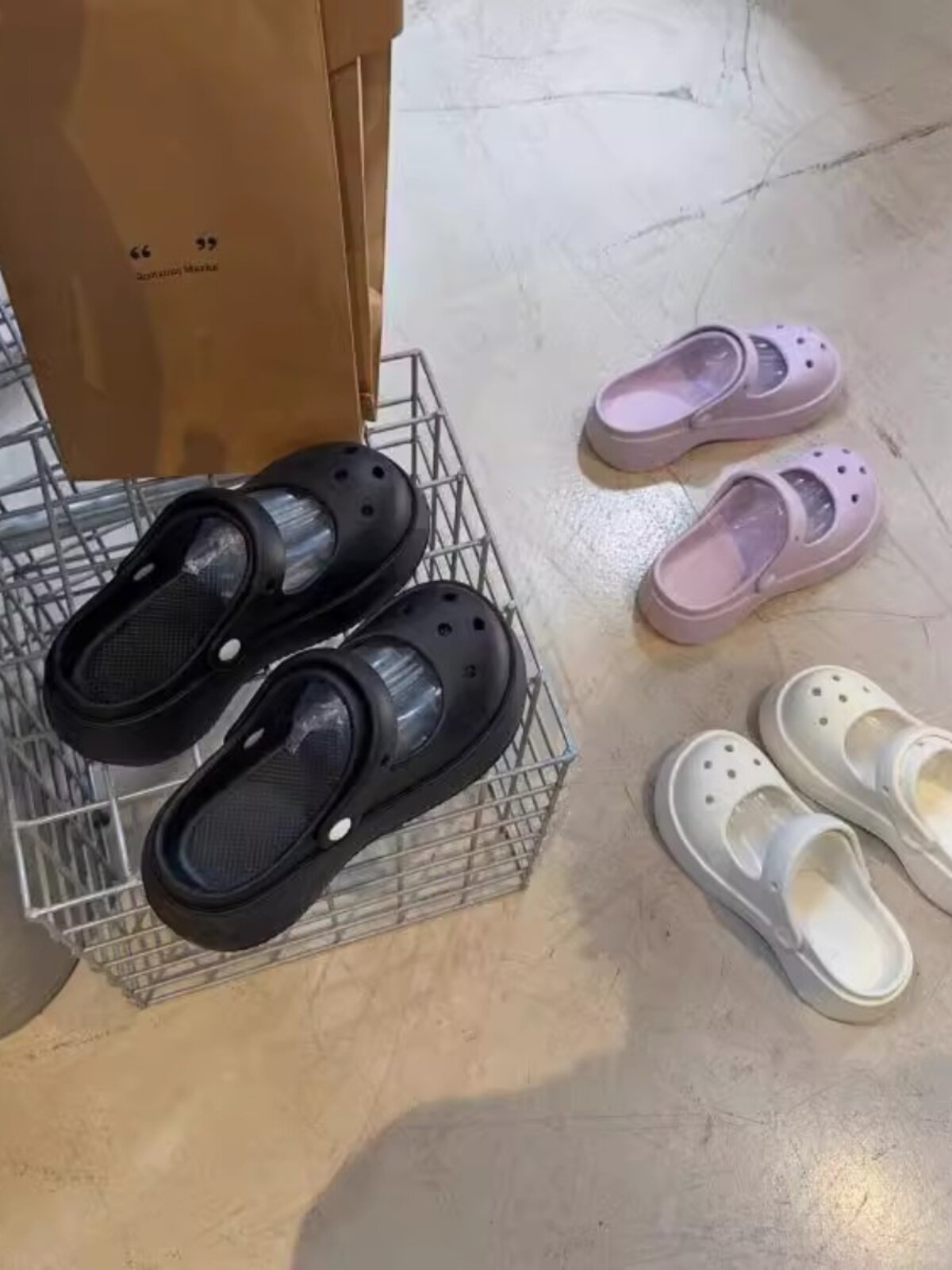 满2包 邮 增高yyds巨软巨轻～踩屎感 厚底洞洞凉拖鞋可外穿
