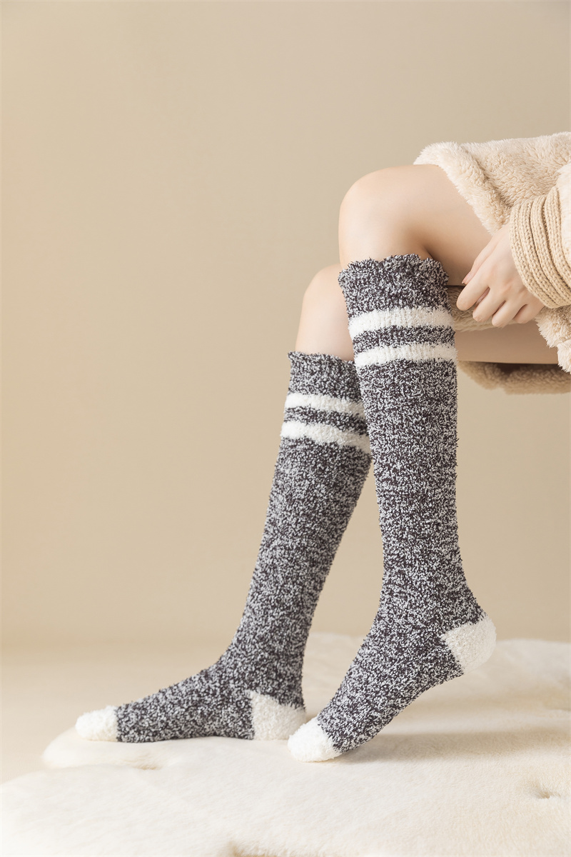 【睡觉脚冷.就穿这双袜子睡】满4包邮加厚珊瑚绒毛绒保暖小腿袜-封面