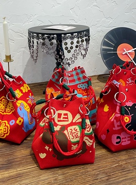 包邮 马年的氛围感~正红色喜庆手提包
