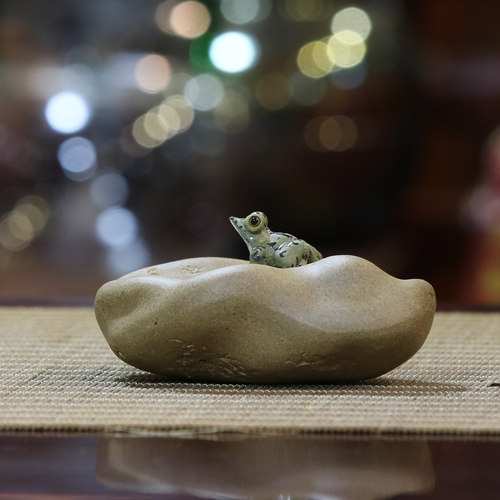 宜兴纯手工紫砂茶宠名家陈敏俊石头青蛙摆件