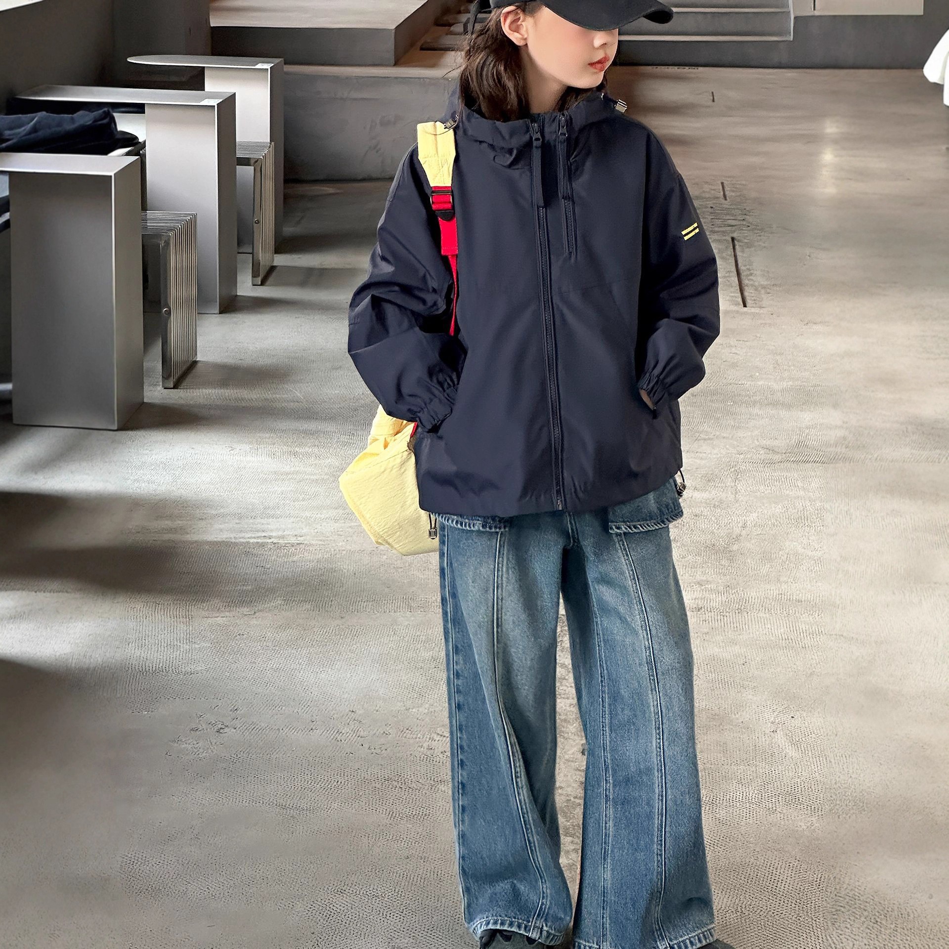 女童冲锋衣春秋装2025新款中大童连帽防风外套韩版字母拉链衫洋气