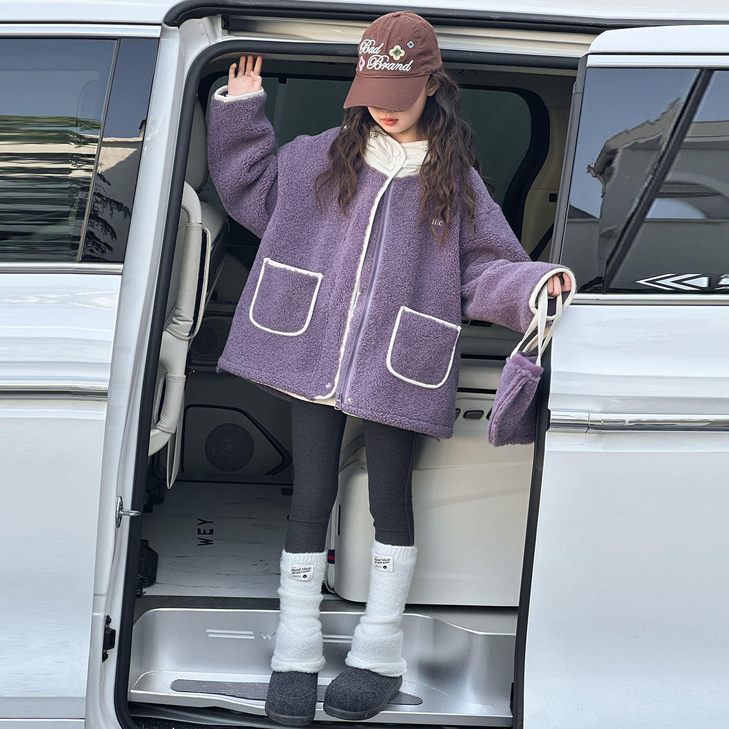 女童羊羔绒外套秋冬2025新款加绒连帽上衣韩版刺绣加厚毛毛衣保暖