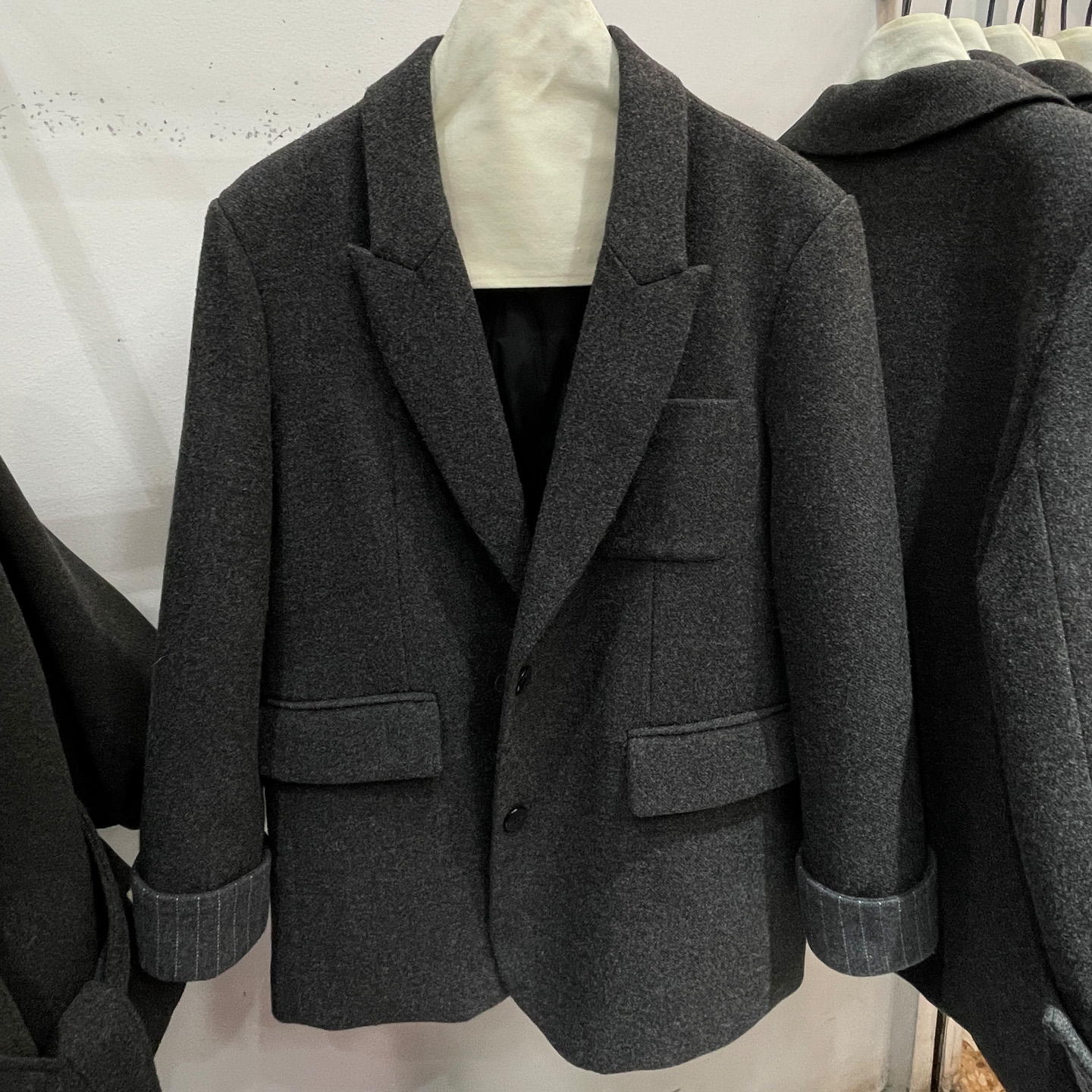 鹅绒内胆西装羽绒服女2025冬新款韩版老钱风气质竖条挽袖毛呢外套