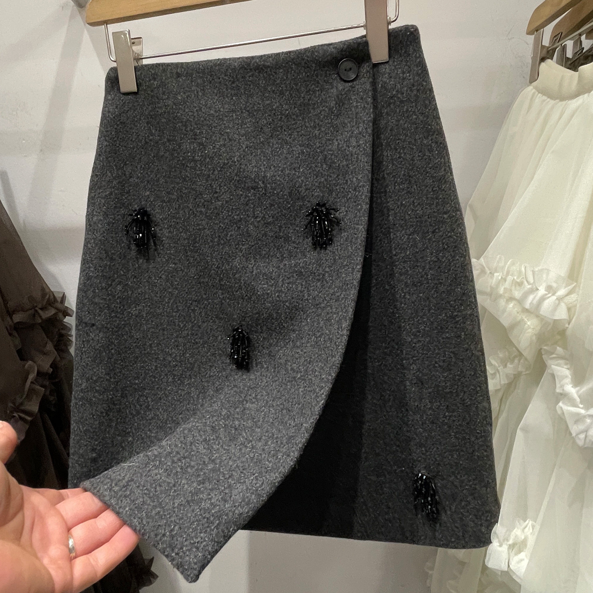 立体装饰钉珠荷叶边西装裙女秋冬高腰显瘦气质半身裙包臀毛呢中裙,女装/女士精品,半身裙,淘宝优惠券,粉丝福利购,淘宝优惠卷