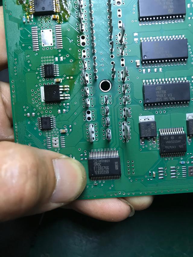 BTS5576G汽车照明电源驱动开关芯片发动机车身电脑板ic