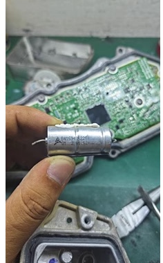 拆机40v2200uf EPCOS西门子 B41694S5228 变速箱控制板电解电容器