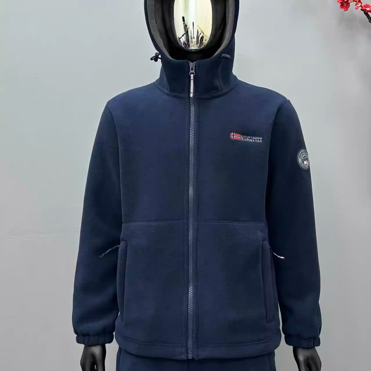 挪威户外连帽款防寒保暖摇粒绒外套双层加绒加厚男女款抓绒夹克潮