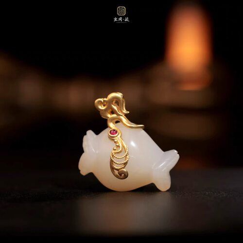和田羊脂白玉18K金镶红宝石项链