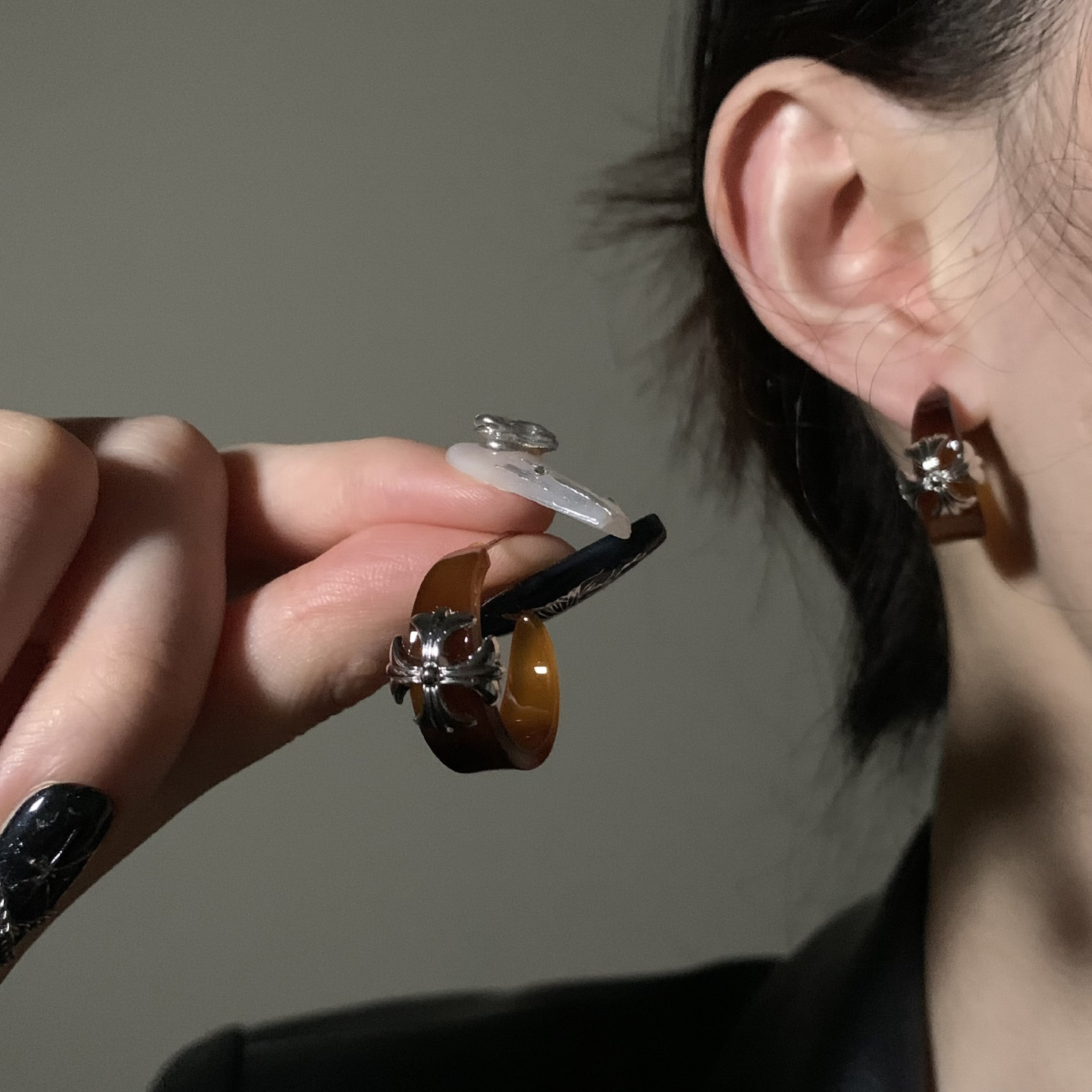 HEY TAO复古美拉德琥珀十字架耳环女款时尚小众设计个性耳钉耳饰