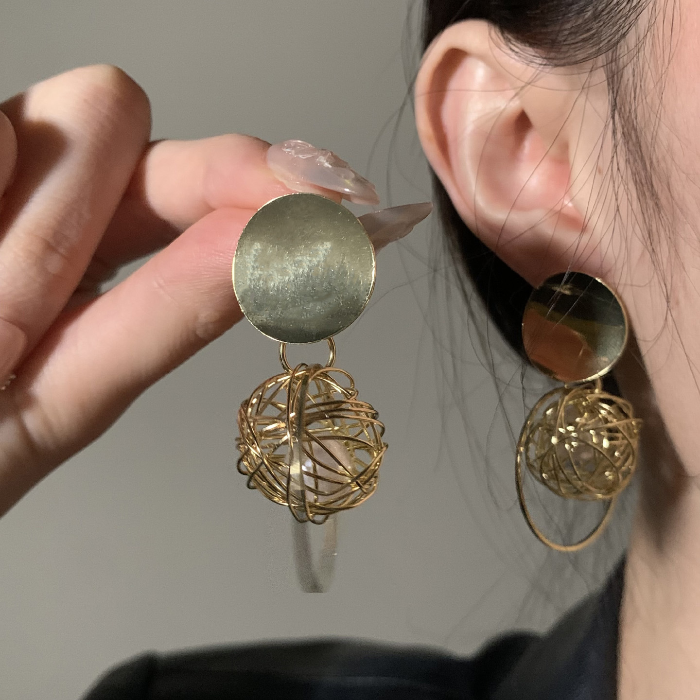 HEY TAO复古金色线圈圆球珍珠耳环女独特高级感耳钉优雅气质耳饰