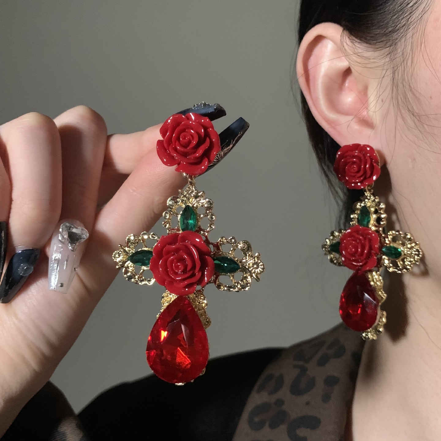 HEY TAO复古红玫瑰十字架耳钉女高级感耳环夸张新娘宴会耳坠耳饰