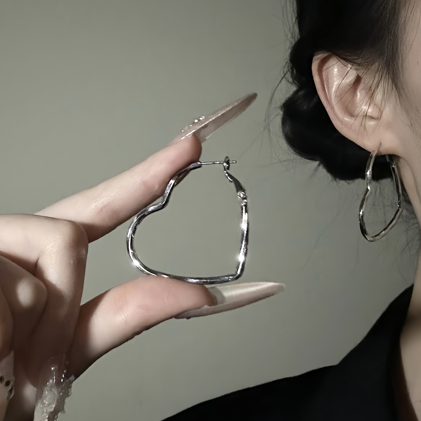 HEY TAO简约金属爱心素圈耳环女款甜酷辣妹风耳圈个性设计感耳饰