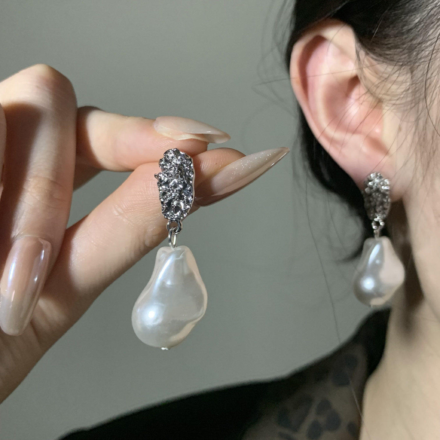 HEY TAO复古褶皱肌理感耳钉女巴洛克几何珍珠耳环时尚高级感耳饰