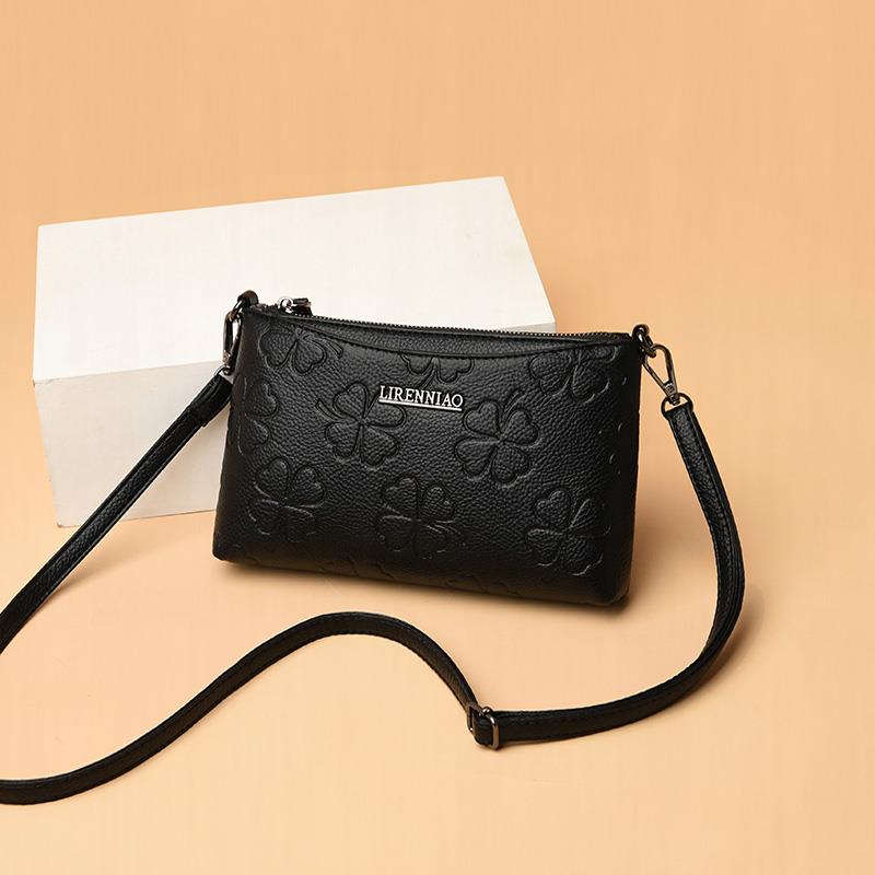 潮牌韩版背挎两用手拿包女新款简约百搭中年妈妈时尚小包斜挎手腕