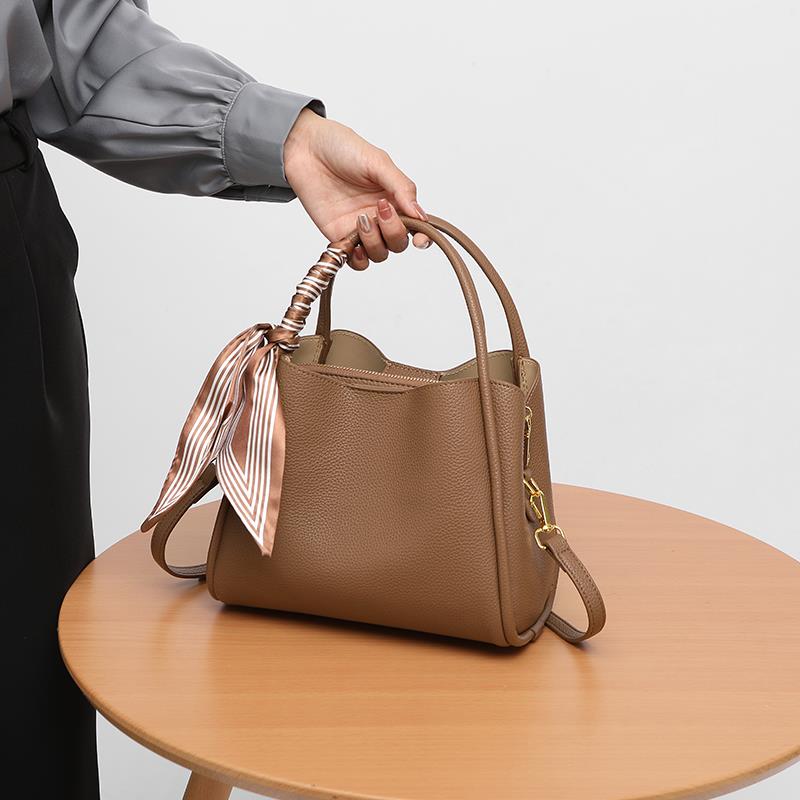 潮牌韩版真皮手提包包女新款菜篮子水桶包女包送妈妈女士斜挎包