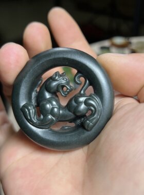 青玉镂空兽环手把件和田玉黑青