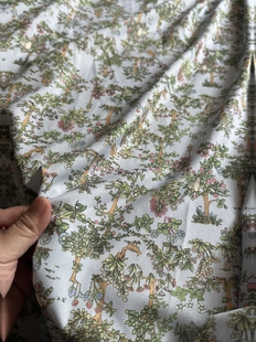 一米 淡紫色松鼠款 弹力 缎子布料 面料（宽1.45米左右）