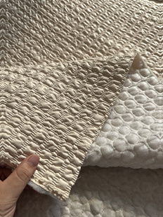 米色 幅宽1.45米左右 泡芙感 夹棉布料面料 偏薄 1.5米