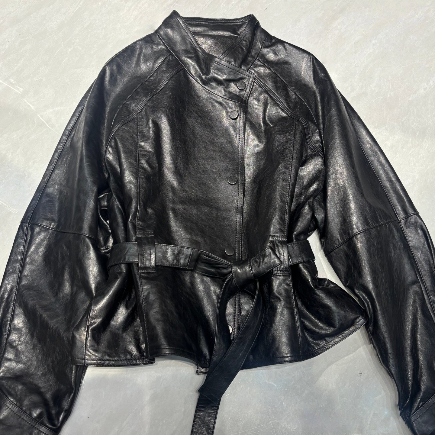 收腰显瘦通勤油蜡绵羊皮皮衣女春季新款休闲设计翻立领真皮短外套,女装/女士精品,皮衣,淘宝优惠券,粉丝福利购,淘宝优惠卷