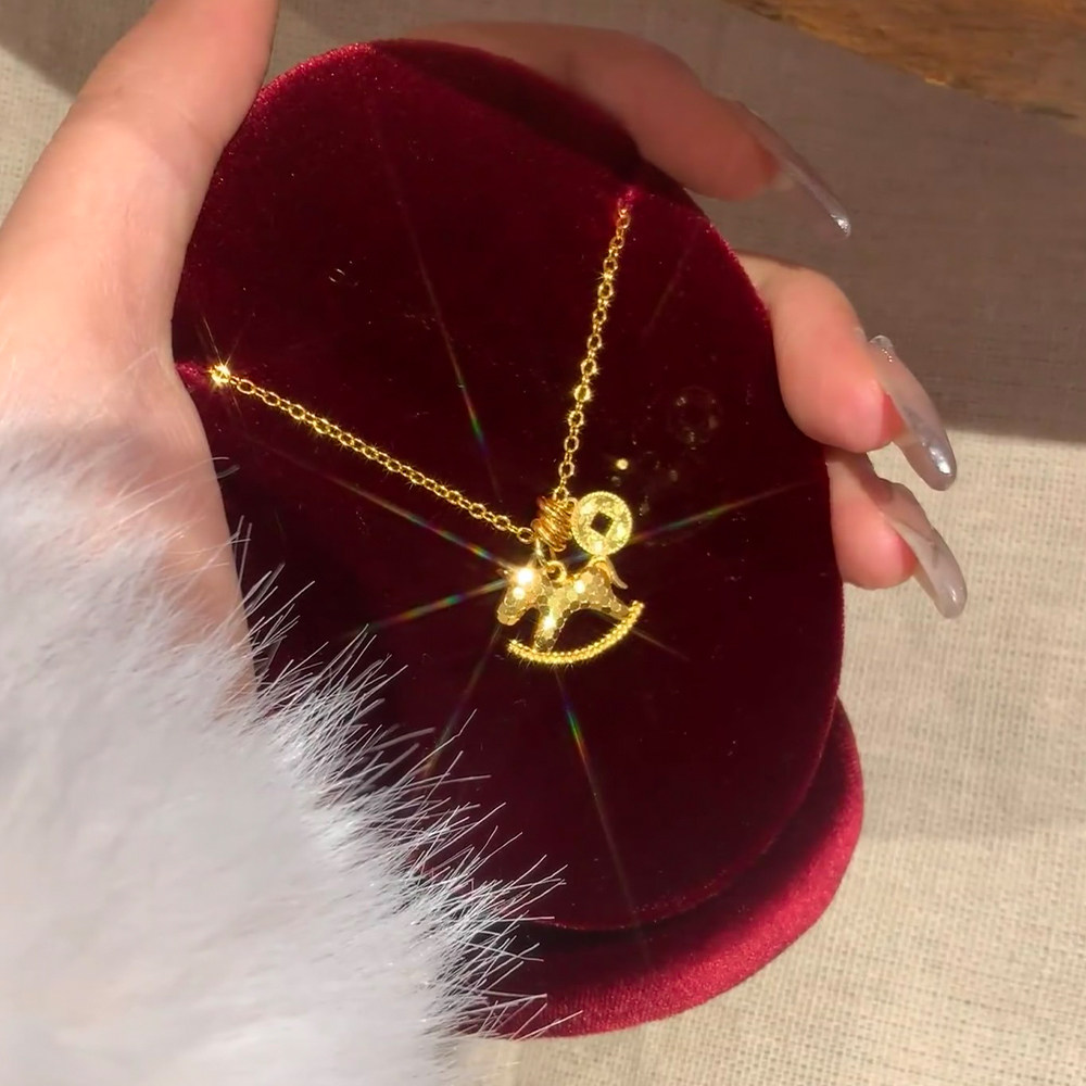 马上有钱爆闪碎碎冰小马项链女款2026本命年招财钱币摇摇木马吊坠,饰品/流行首饰/时尚饰品新,项链,淘宝优惠券,粉丝福利购,淘宝优惠卷