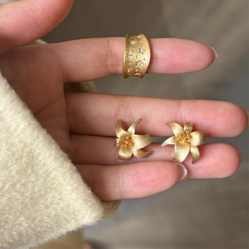 复古金色哑光拉丝百合花耳钉新中式耳饰宫廷风轻奢高级感花朵耳环