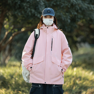 2025秋冬季新款夹克休闲韩版连帽防风外套帅气户外情侣款冲锋衣