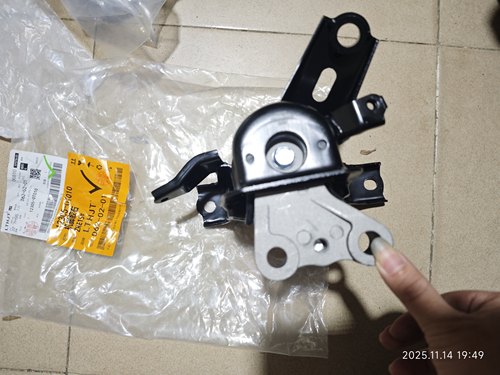 适用于老卡罗拉发动机右机脚胶 老卡罗拉机脚胶总成右